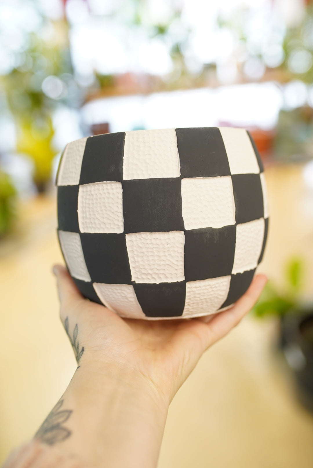 Black Checkerboard Round Planter
