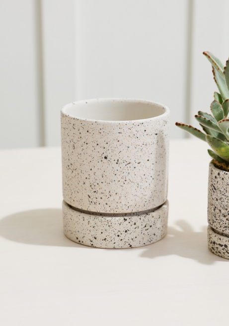 Nisha Pot with Saucer